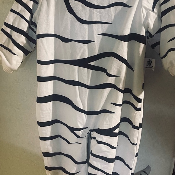 White Tiger 🐯 size 4/5 Toddler used condition unisex! - Picture 7 of 7